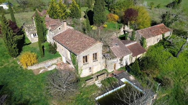 Maison ancienne - Belves Propriété en pierre du Périgord avec dépendances, piscine, vue dégagée et calme !