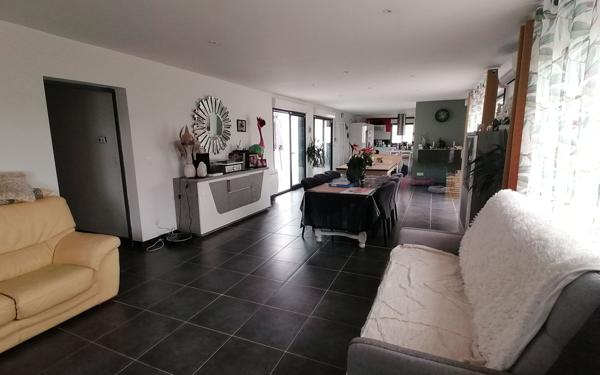 Maison à vendre    4 pièces • 169 m2 Semussac