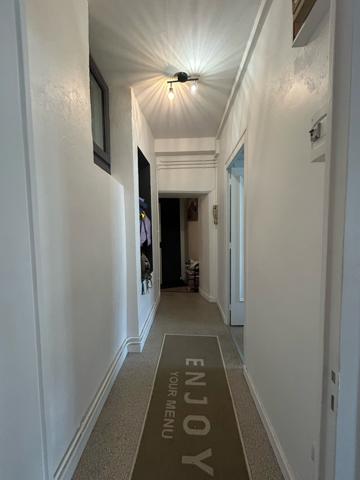 Romans-sur-Isère (26100) Appartement T2 VENDU MEUBLé , Romans sur Isère , PLACE MAURICE FAURE . façade propre . toiture refaire