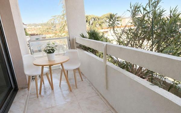 Appartement à vendre    4 pièces • 83,79 m2 Marseille 11