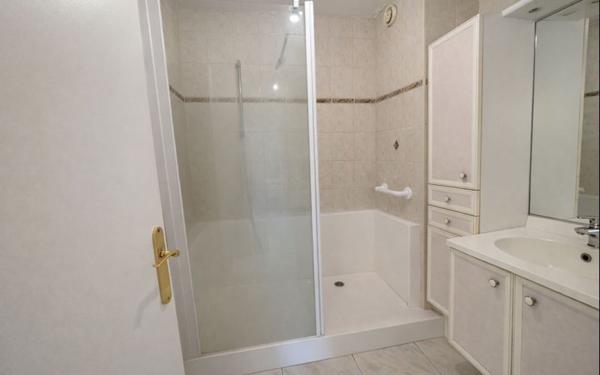 Appartement à vendre    4 pièces • 83,79 m2 Marseille 11