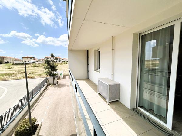 Bel appartement 2 pièces, terrasse parking dans résidence sénioriale au Mas Vermeil