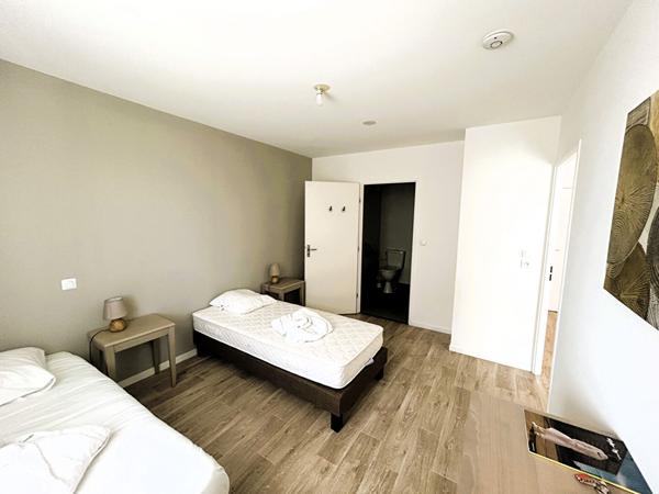 Bel appartement 2 pièces, terrasse parking dans résidence sénioriale au Mas Vermeil