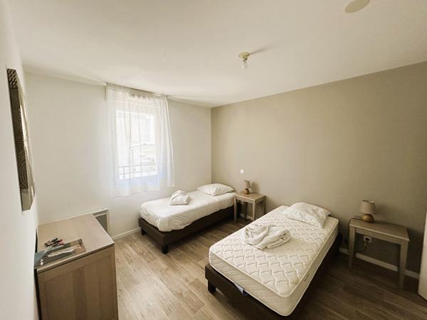 Bel appartement 2 pièces, terrasse parking dans résidence sénioriale au Mas Vermeil