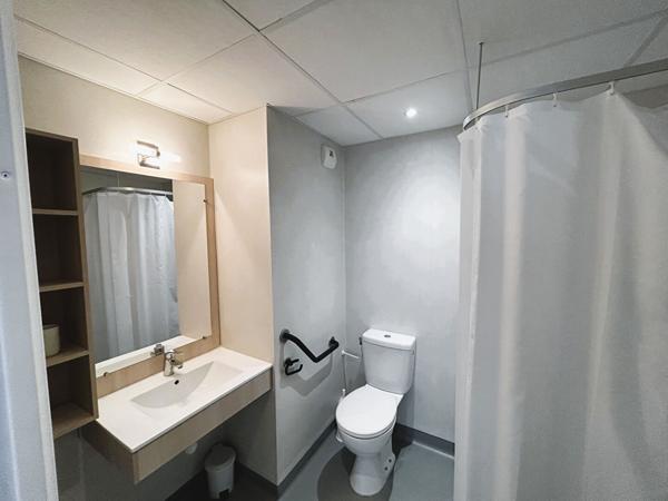 Bel appartement 2 pièces, terrasse parking dans résidence sénioriale au Mas Vermeil