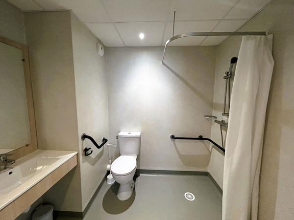 Bel appartement 2 pièces, terrasse parking dans résidence sénioriale au Mas Vermeil