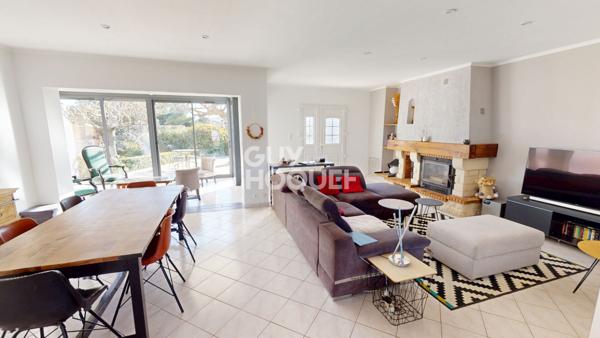 MINERVOIS - Maison plain pied 4 chambres avec garage et jardin.