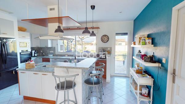 MINERVOIS - Maison plain pied 4 chambres avec garage et jardin.