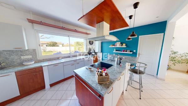 MINERVOIS - Maison plain pied 4 chambres avec garage et jardin.