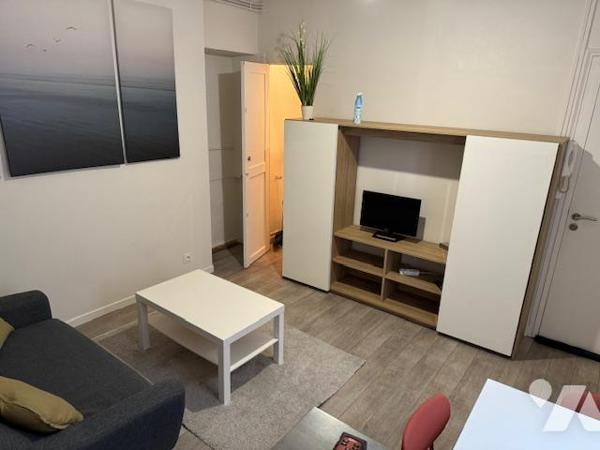 ANGERS NEY/ST SERGE IMMEUBLE DE TROIS LOGEMENTS