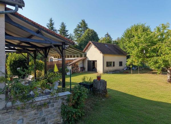 Maison contemporaine - Souillac Souillac centre – Maison de ville en excellent état avec jardin, garage et appartement indépendant