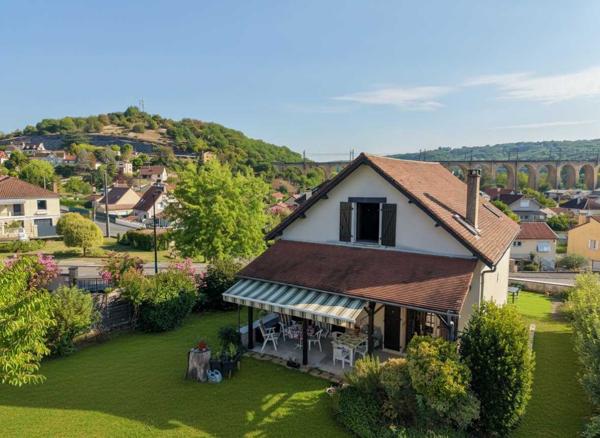 Maison contemporaine - Souillac Souillac centre – Maison de ville en excellent état avec jardin, garage et appartement indépendant
