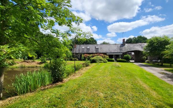 Propriété comprenant six maisons sur 4.3 htcs avec lacs