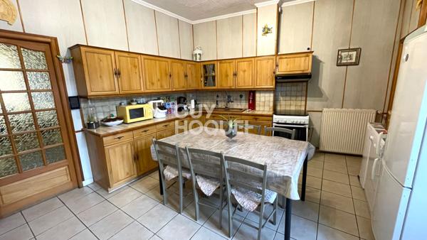 Charmant T4 de plus de 100m² avec une belle hauteur sous plafond avec stockage et garage