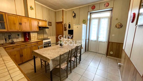 Charmant T4 de plus de 100m² avec une belle hauteur sous plafond avec stockage et garage