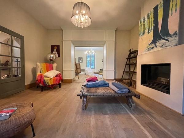 Demeure exceptionnelle du 19 siecles de 600 m² avec ascenseur privé, piscine chauffée et parc de 2 hectares