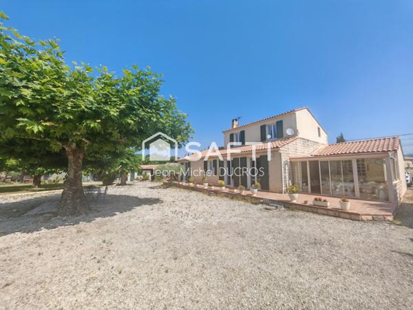 sur 4243m² de terrain grande maison avec piscine