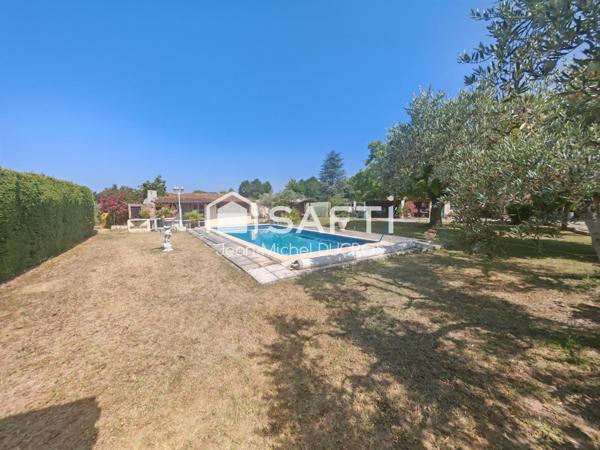 sur 4243m² de terrain grande maison avec piscine