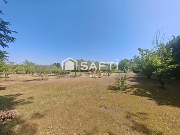 sur 4243m² de terrain grande maison avec piscine