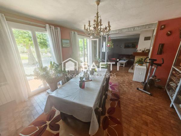 sur 4243m² de terrain grande maison avec piscine