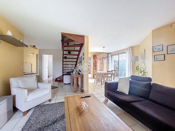 Orvault : Charmante Maison à Vendre : Confort, luminosité et tranquilité pour cette belle maison familiale 4 Chambres et Garage, !