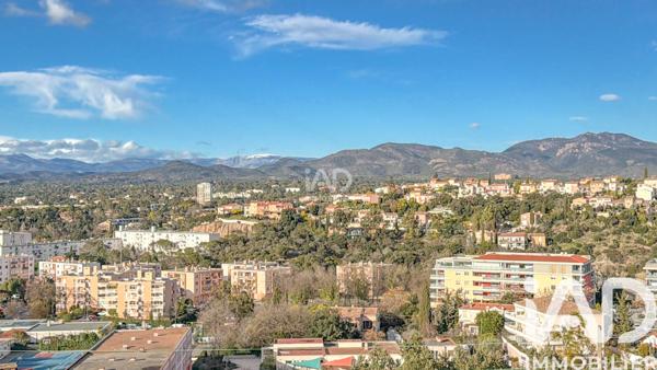 Maison à vendre 8 pièces 202 m² Saint-Raphaël