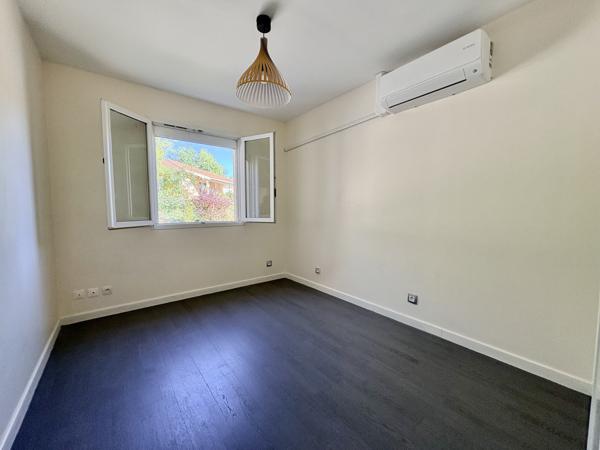 Maison
         4 pièces
        - 91 m² 285 000 € *