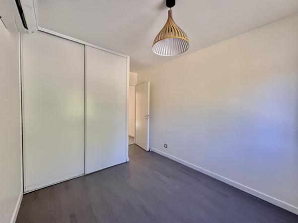 Maison
         4 pièces
        - 91 m² 285 000 € *