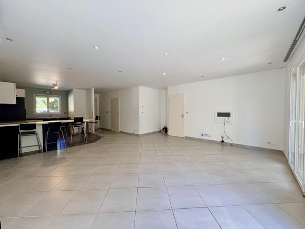 Maison
         4 pièces
        - 91 m² 285 000 € *