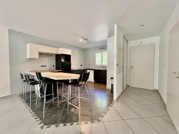 Maison
         4 pièces
        - 91 m² 285 000 € *