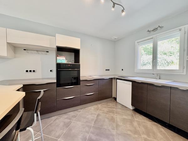 Maison
         4 pièces
        - 91 m² 285 000 € *
