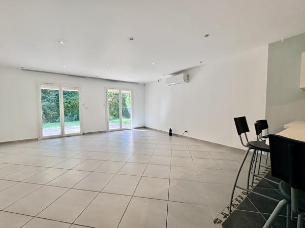 Maison
         4 pièces
        - 91 m² 285 000 € *