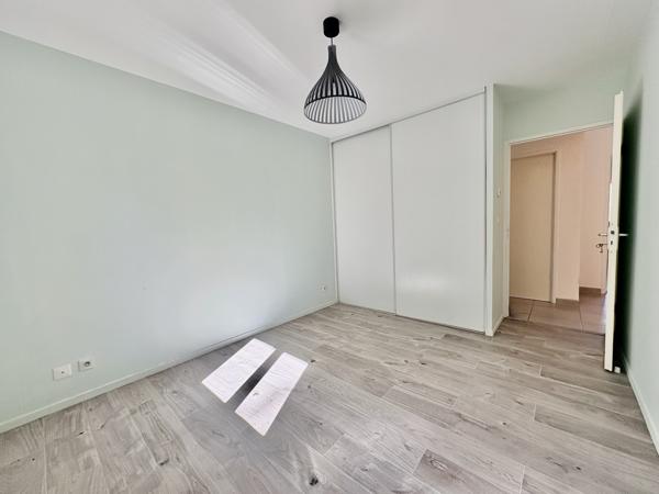 Maison
         4 pièces
        - 91 m² 285 000 € *