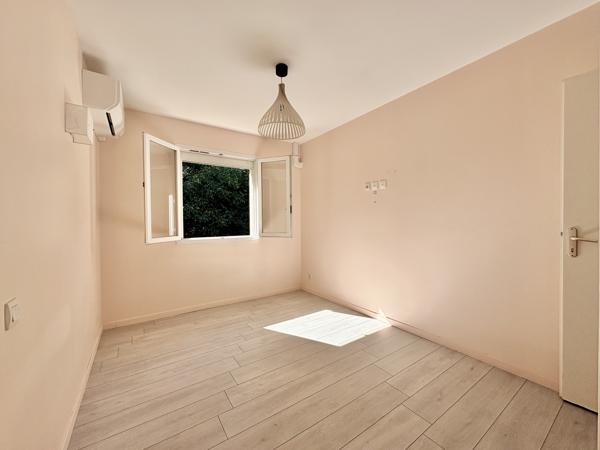 Maison
         4 pièces
        - 91 m² 285 000 € *