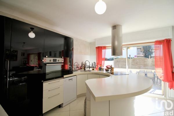 Appartement 7 pièces de 100 m² à Saint-Laurent-du-Var (06700)