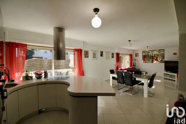 Appartement 7 pièces de 100 m² à Saint-Laurent-du-Var (06700)