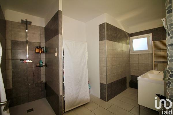 Appartement 7 pièces de 100 m² à Saint-Laurent-du-Var (06700)