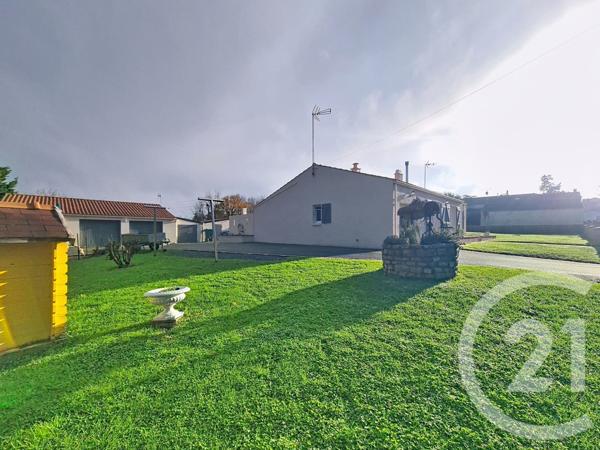 Maison à vendre  6 pièces - 115 m2 ST JEAN DE BEUGNE - 85