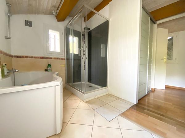 Villa à Poussan - Proche litorral - 5 hectares de terrain