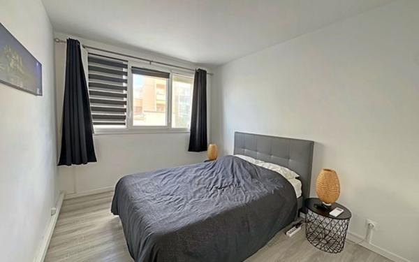 Appartement à vendre    2 pièces • 55,72 m2 Marseille 8