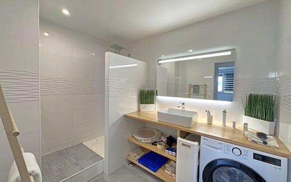 Appartement à vendre    2 pièces • 55,72 m2 Marseille 8