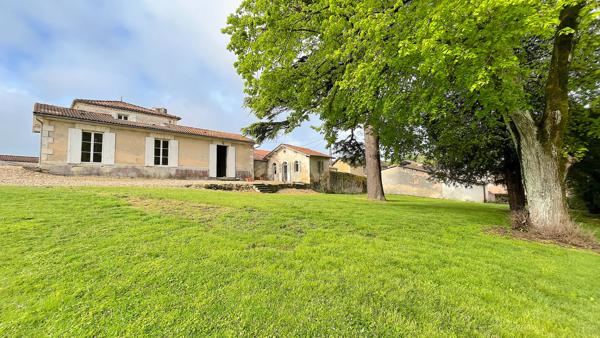 A VENDRE MAISON DE CARACTERE DE 350 M2 SUR 1950 M2 DE TERRAIN - SECTEUR BLAYE , Blaye A VENDRE MAISON DE CARACTERE DE 350 M2 SUR 1950 M2 DE TERRAIN - SECTEUR BLAYE , Blaye