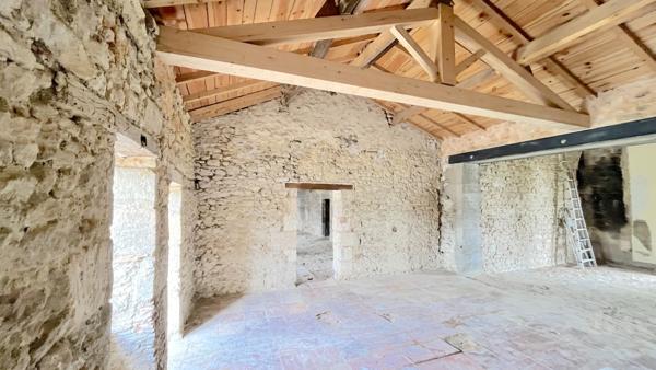 A VENDRE MAISON DE CARACTERE DE 350 M2 SUR 1950 M2 DE TERRAIN - SECTEUR BLAYE , Blaye A VENDRE MAISON DE CARACTERE DE 350 M2 SUR 1950 M2 DE TERRAIN - SECTEUR BLAYE , Blaye