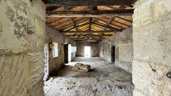 A VENDRE MAISON DE CARACTERE DE 350 M2 SUR 1950 M2 DE TERRAIN - SECTEUR BLAYE , Blaye A VENDRE MAISON DE CARACTERE DE 350 M2 SUR 1950 M2 DE TERRAIN - SECTEUR BLAYE , Blaye
