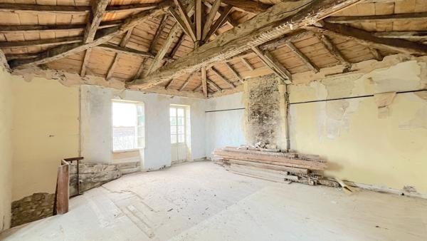 A VENDRE MAISON DE CARACTERE DE 350 M2 SUR 1950 M2 DE TERRAIN - SECTEUR BLAYE , Blaye A VENDRE MAISON DE CARACTERE DE 350 M2 SUR 1950 M2 DE TERRAIN - SECTEUR BLAYE , Blaye