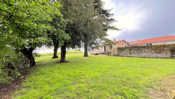 A VENDRE MAISON DE CARACTERE DE 350 M2 SUR 1950 M2 DE TERRAIN - SECTEUR BLAYE , Blaye A VENDRE MAISON DE CARACTERE DE 350 M2 SUR 1950 M2 DE TERRAIN - SECTEUR BLAYE , Blaye
