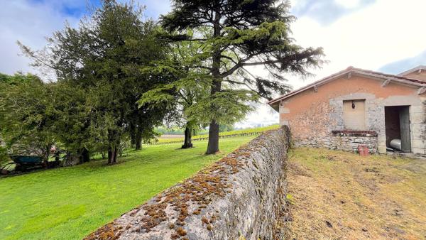 A VENDRE MAISON DE CARACTERE DE 350 M2 SUR 1950 M2 DE TERRAIN - SECTEUR BLAYE , Blaye A VENDRE MAISON DE CARACTERE DE 350 M2 SUR 1950 M2 DE TERRAIN - SECTEUR BLAYE , Blaye