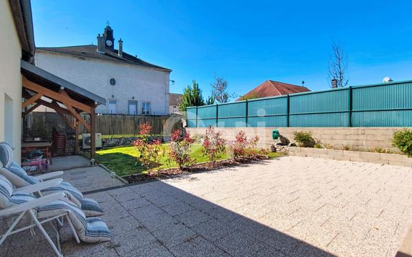 Maison à vendre    4 pièces •  Ville-sous-la-Ferté