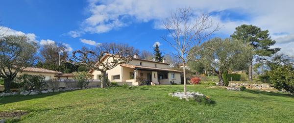 Vacquiers, villa T7 plus maison d'amis avec piscine