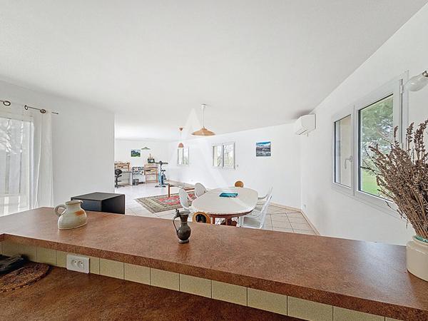 Vacquiers, villa T7 plus maison d'amis avec piscine